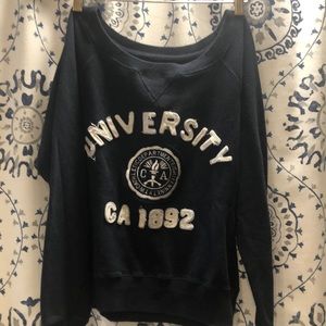 Wide collar sweatshirt